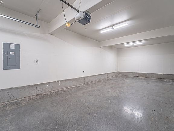 3rd image of 5805/5807 NE 135th Ave