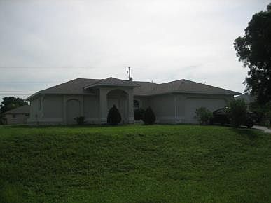2nd image of 219 NE 8th Pl