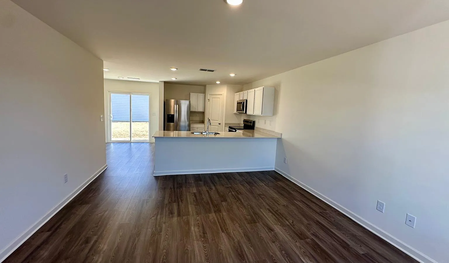 4 bed, 1900 sqft, $1,995 — Photo 3
