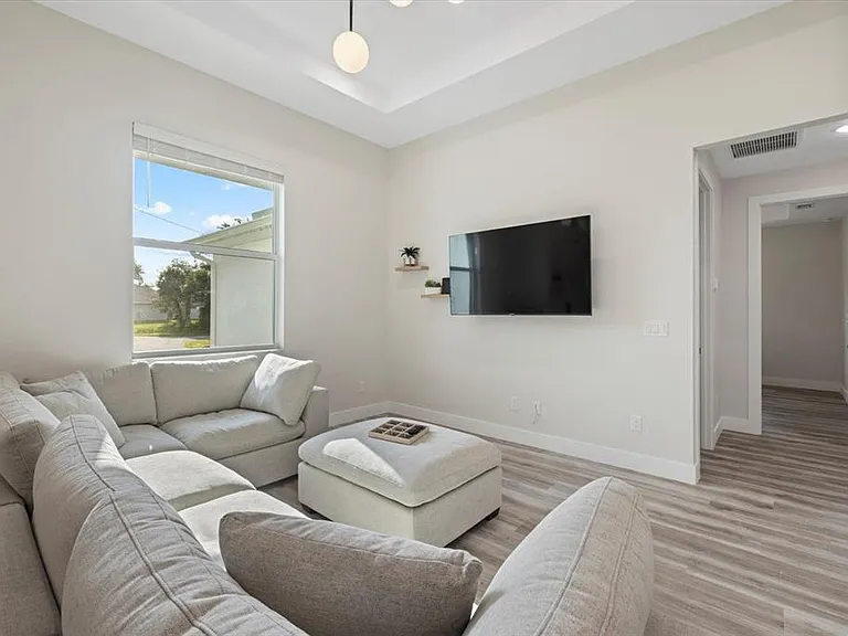 2938 Jason St — Photo 2
