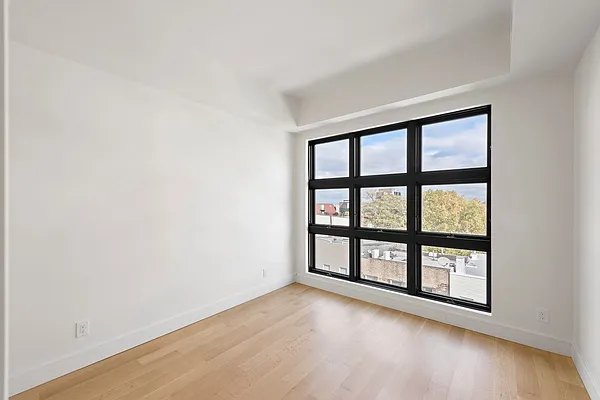 Sold by Nest Seekers International | media 17