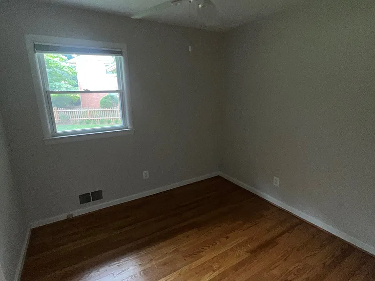 7504 Fairwood Ln — Photo 35