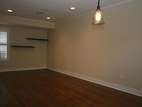 3rd image of 1733 Woodcrest Dr