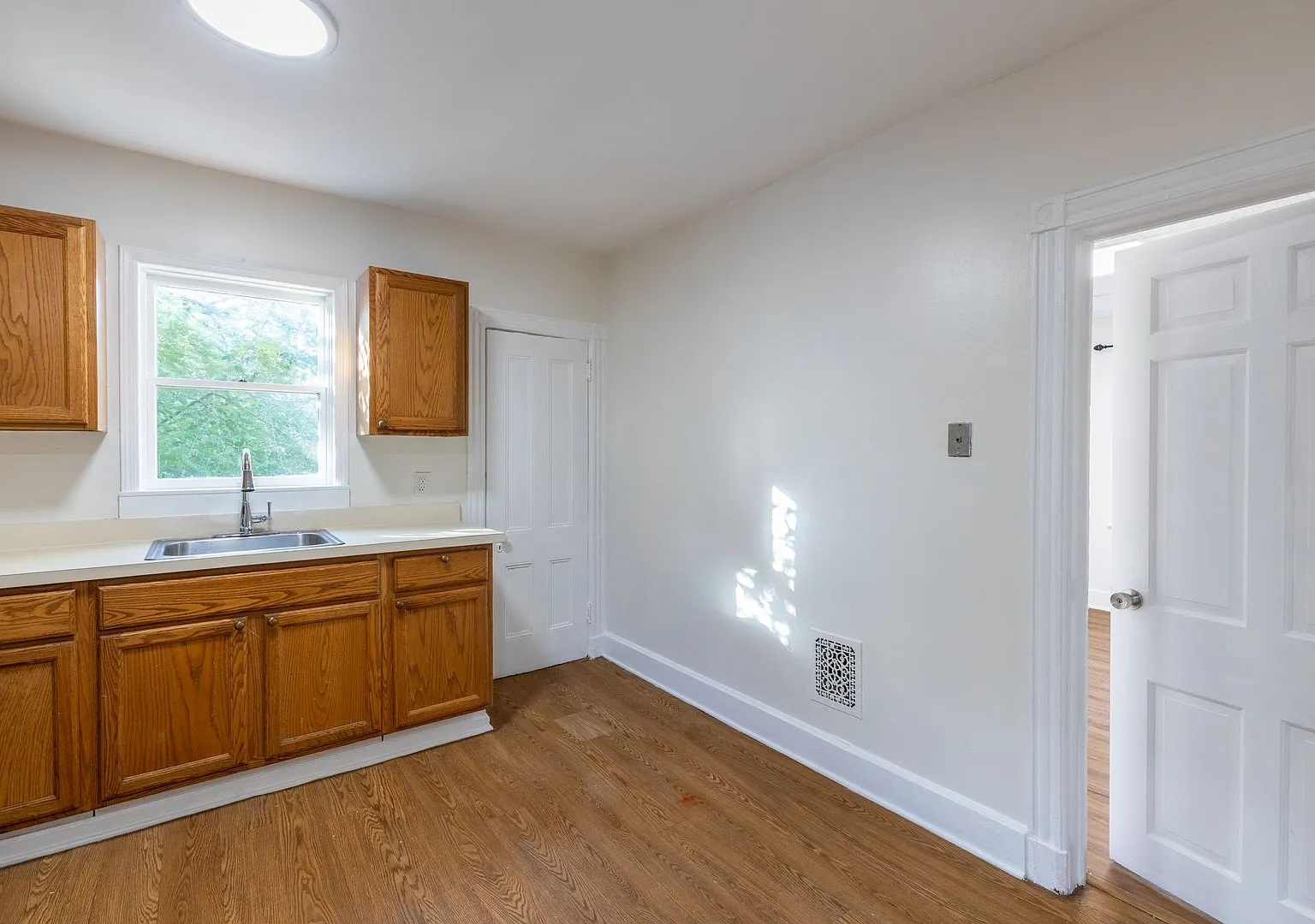 348 Front St — Photo 3