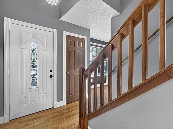 5th image of 1059 Somerset Ct