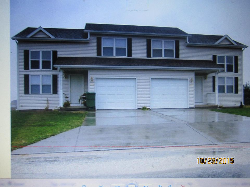 Front view of townhome - no one lives below or above.
