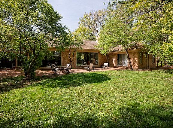 2nd image of 105 Sycamore Pl