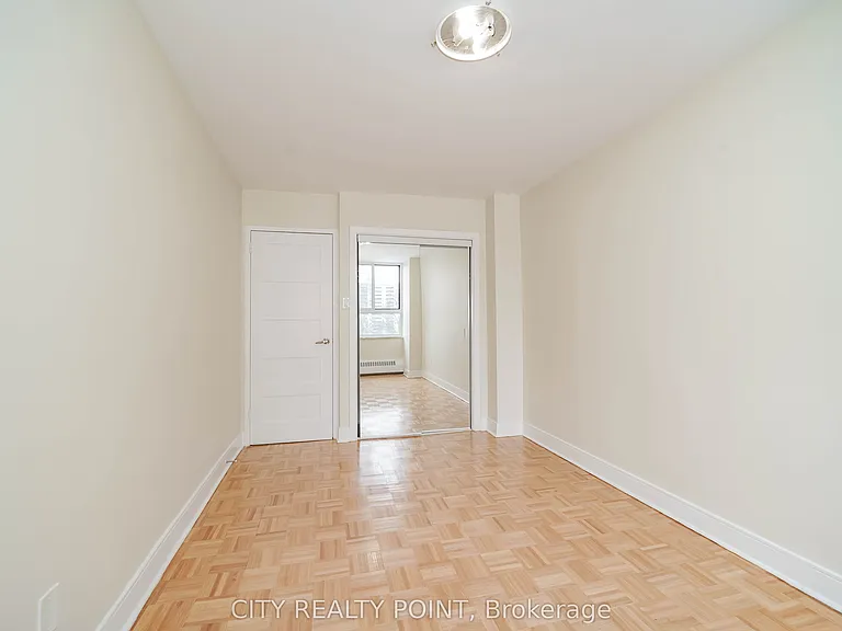 6200 Bathurst St #1408 — Photo 11