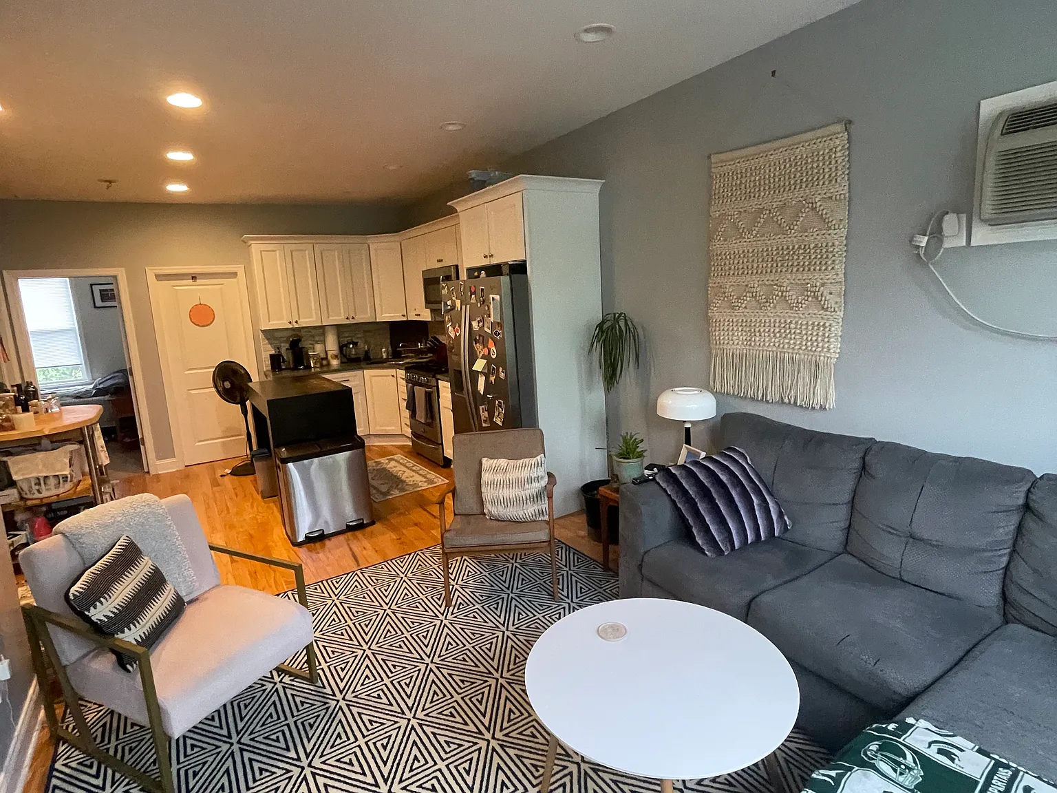 3 bed, 1100 sqft, $2,550 — Photo 4