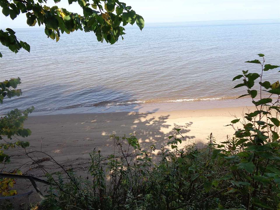 2nd image of 19480 Lakeshore Dr