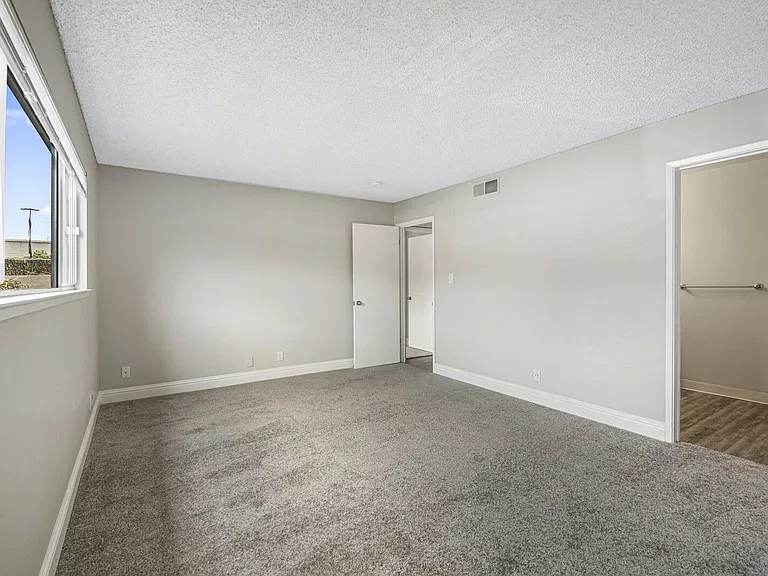 Glenmoor Green Apartments — Photo 19