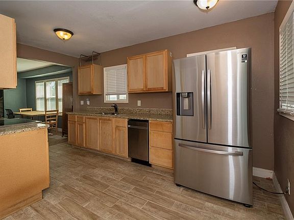 3rd image of 3205 Rowland Ave