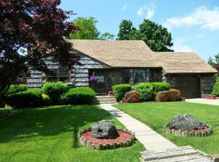 331 N Clinton Ave, Lindenhurst, NY 11757
