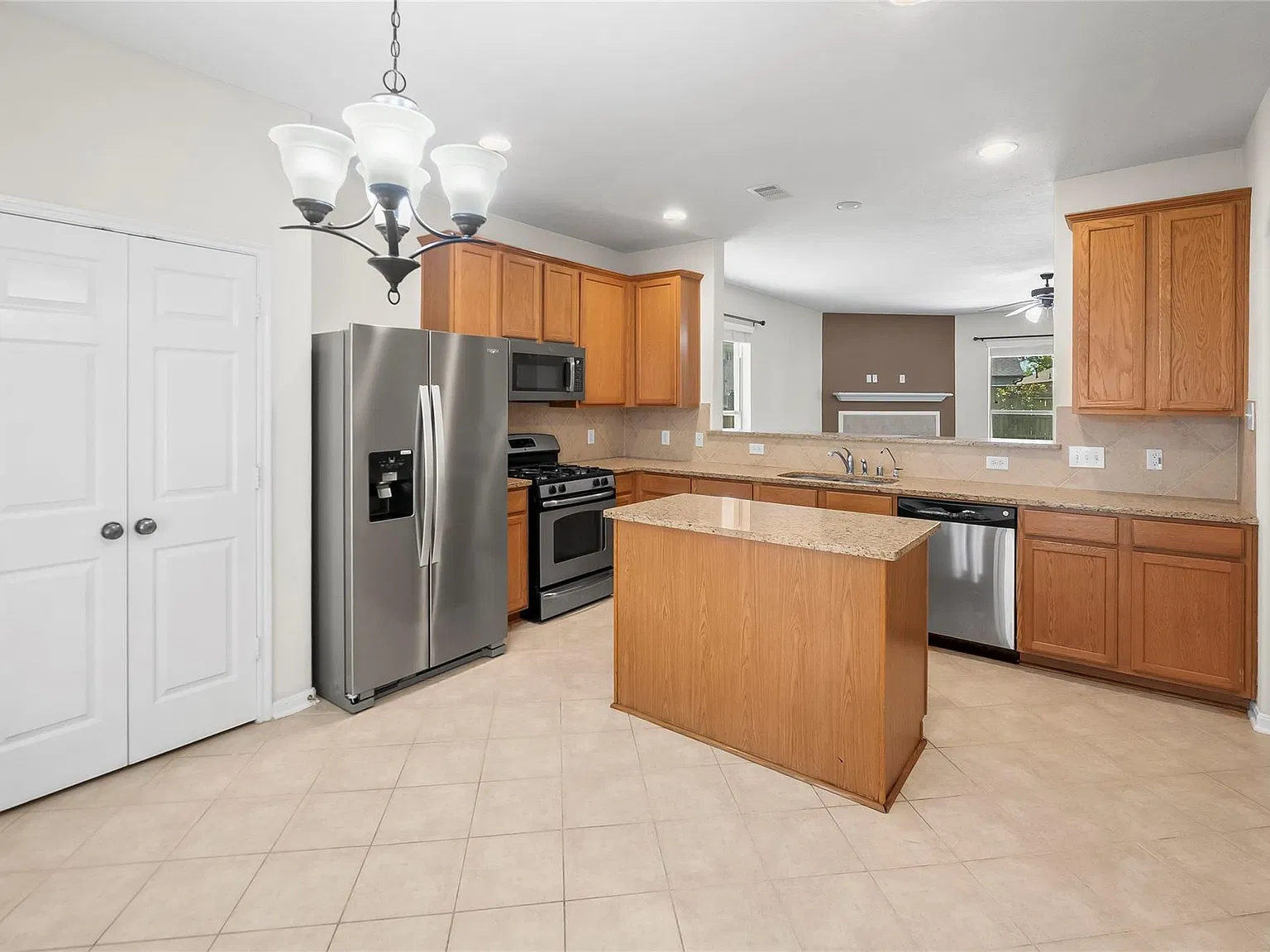 3 bed, 2.0 bath, 1472 sqft, $2,250 — Photo 3