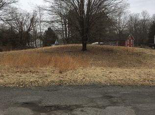 4 Sunnyview Ter, Sandy Hook, CT 06482