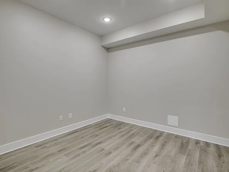 2019 N College Ave — Photo 32