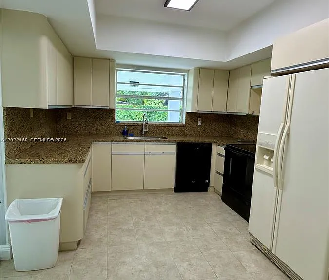 7700 SW 52nd Ct — Photo 5
