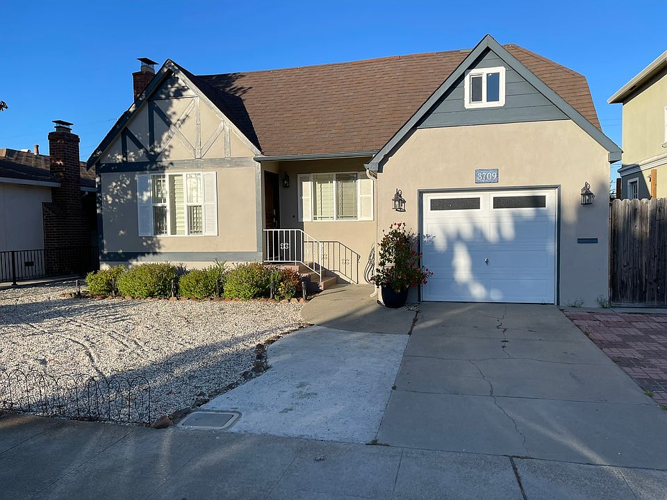 1st image of 3709 Casanova Dr