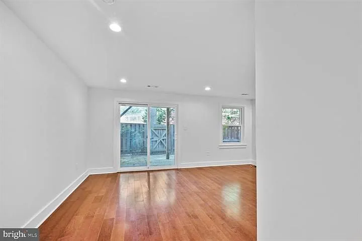 10222 Arizona Cir — Photo 22