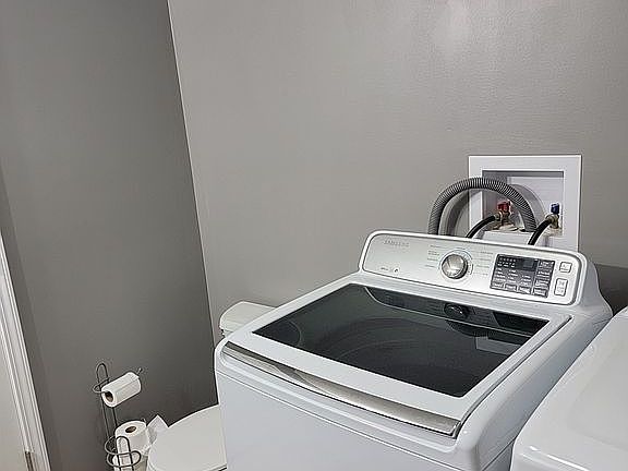 5th image of 42 Delray Dr