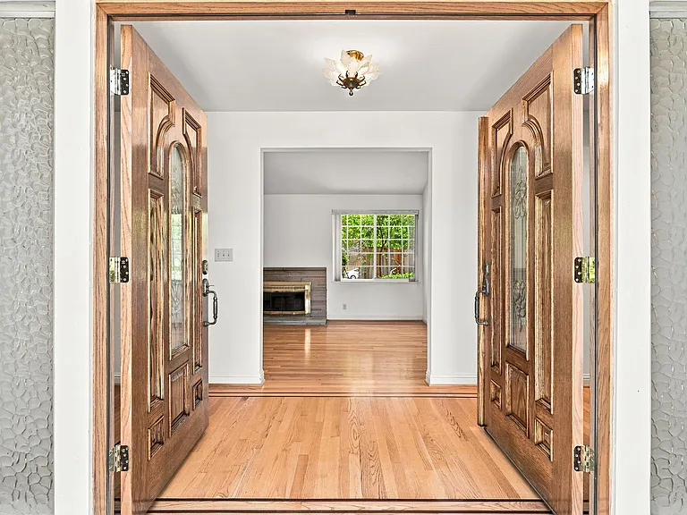 6573 Mount Wellington Dr — Photo 2