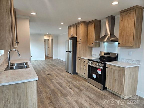 4th image of 394 Westwood Cir