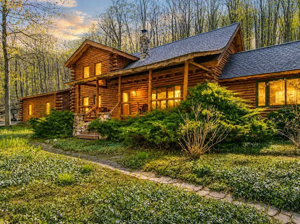 151 S Crestwood Rd, Suttons Bay, MI 49682