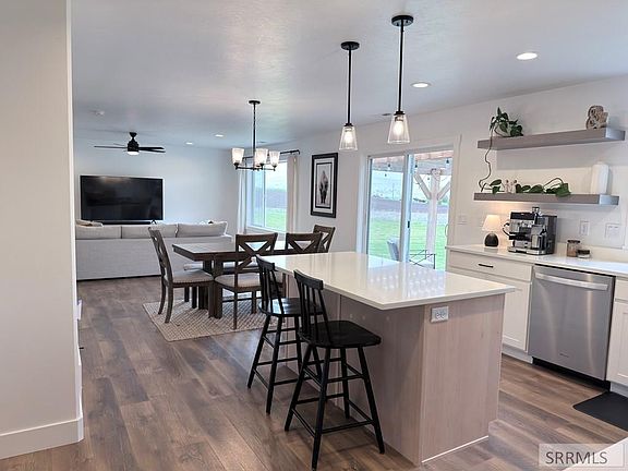 5th image of 3607 S Parkinson Rd