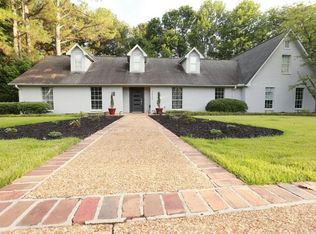2420 William Dr, Tupelo, MS 38801