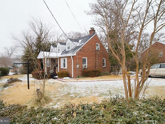 4th image of 701 N George Mason Dr
