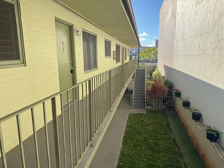 1116 Isenberg St — Photo 23