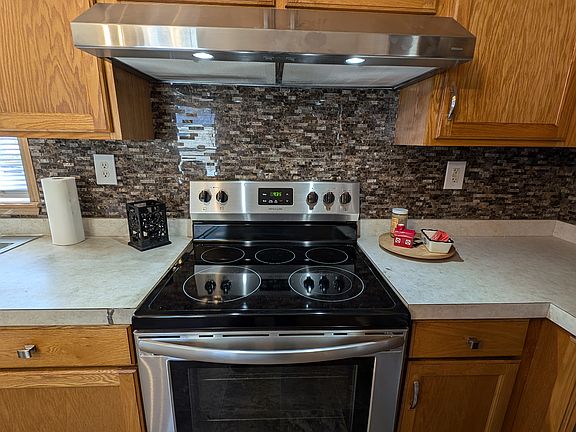 Electric Stove and Exhaust Fan