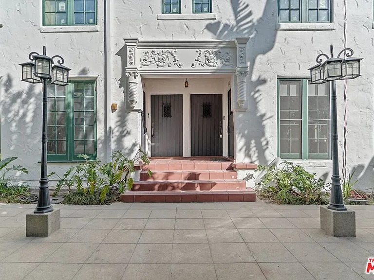 1250 N Harper Ave #302 — Photo 36