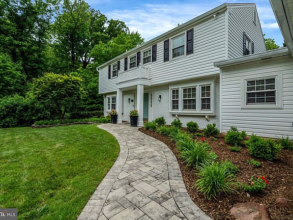 5th image of 13008 Melville Ln