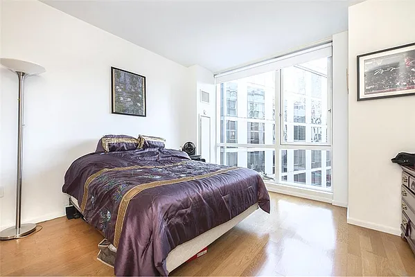 Sold by R New York | media 2