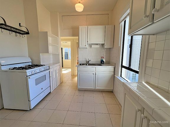 3rd image of 69 Russell St