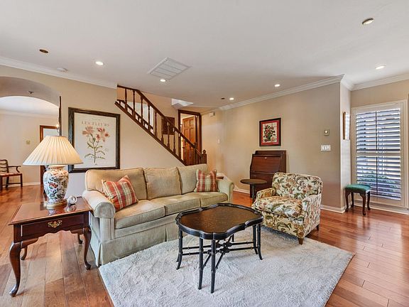5th image of 430 Lassen St APT 4
