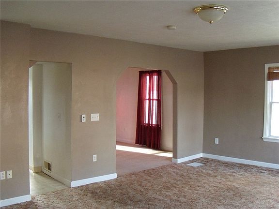 4th image of 29 E 1st Ave