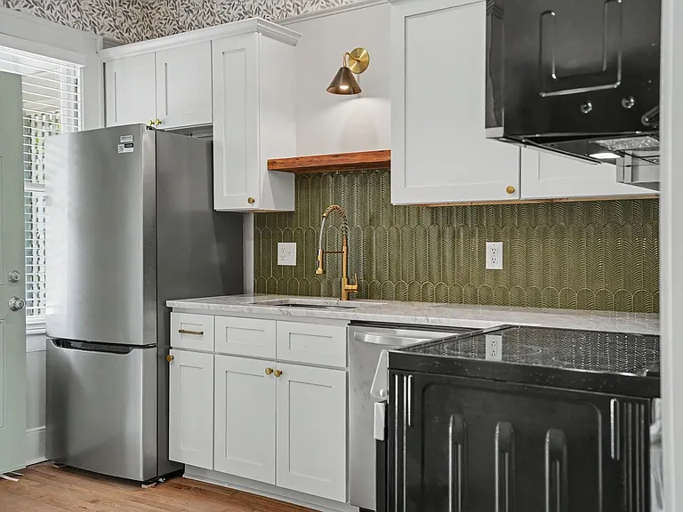 705 E 32nd St — Photo 30