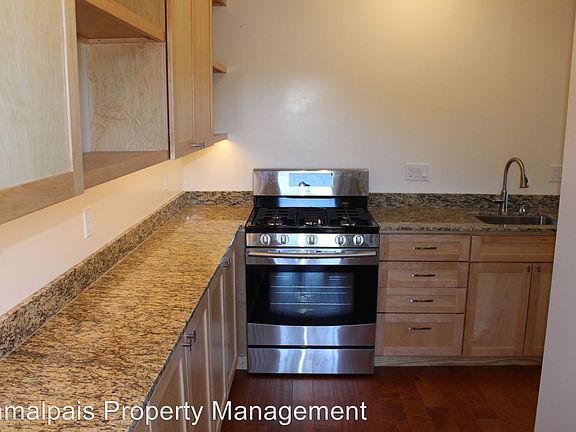 4th image of 44 Oakland Ave Lowr A