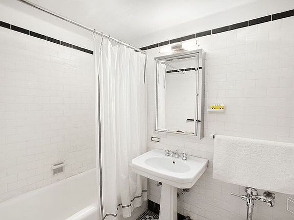 4th image of 465 W 23rd St APT 16E