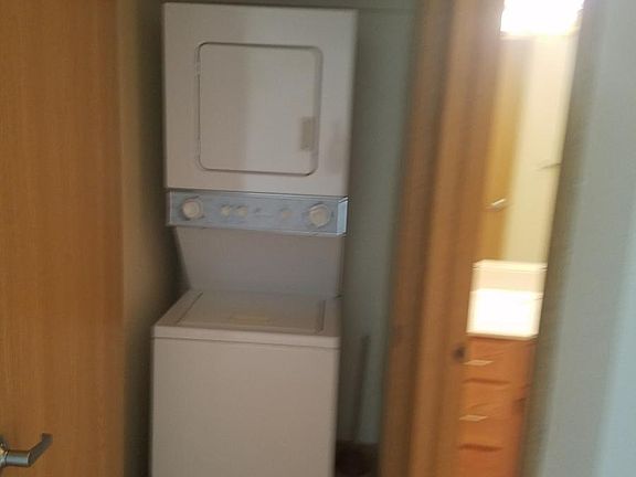 In Unit washer/dryer
