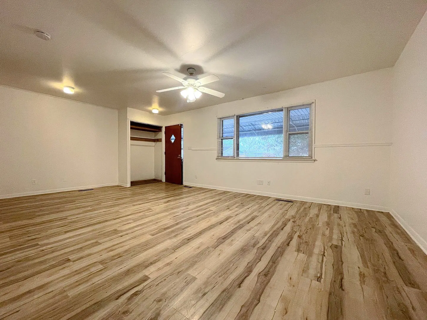 3 bedroom 1 bath w/full unfinished basement — Photo 3