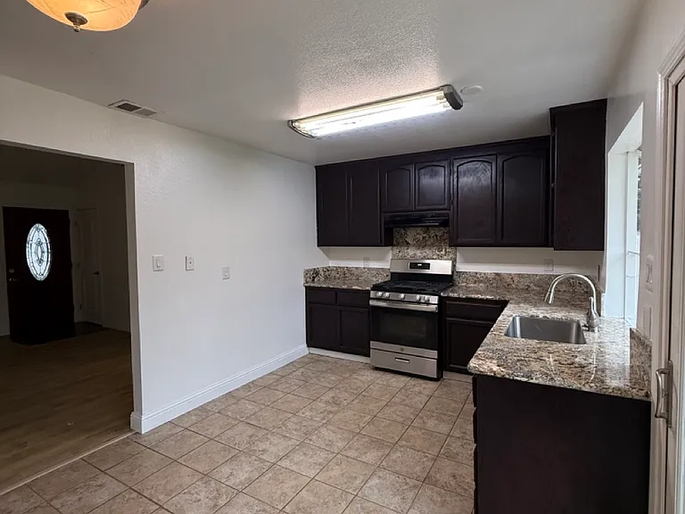 2621 Shad Ct — Photo 7
