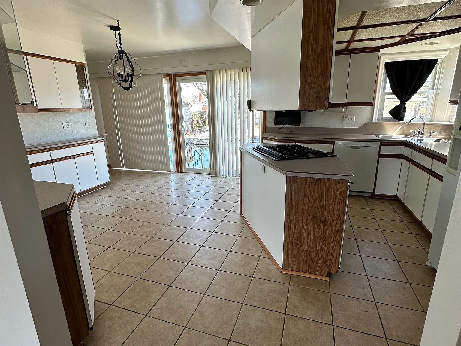 28936 Hughes St — Photo 3
