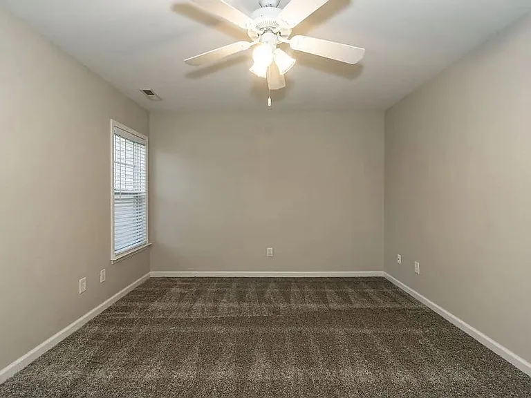 546 Elm Ave — Photo 17