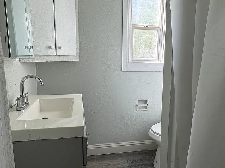 115 S Shasta St #2 — Photo 8