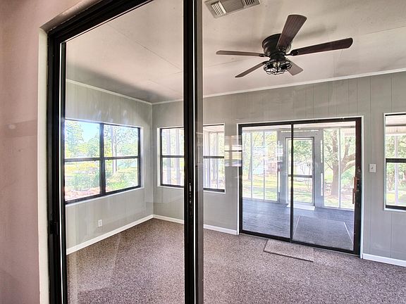 3rd image of 106 N Evergreen Dr