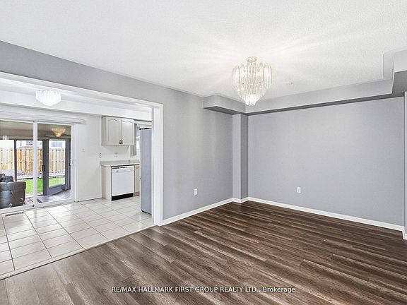 5th image of 32 Samandria Ave