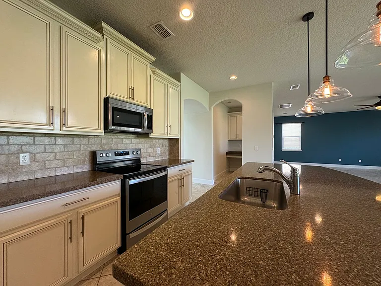 12119 Uleta Ln — Photo 27